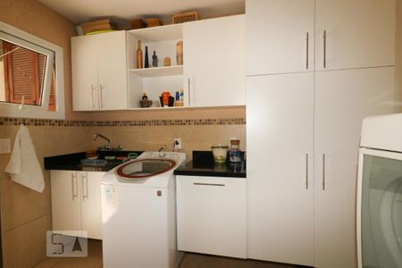 Casa à venda com 405m², 5 quartos e 4 vagas Casa à venda com 405m², 5 quartos e 4 vagasÁrea de Serviço