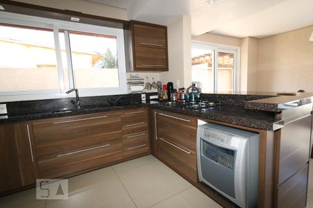 Casa à venda com 405m², 5 quartos e 4 vagas Casa à venda com 405m², 5 quartos e 4 vagasCozinha