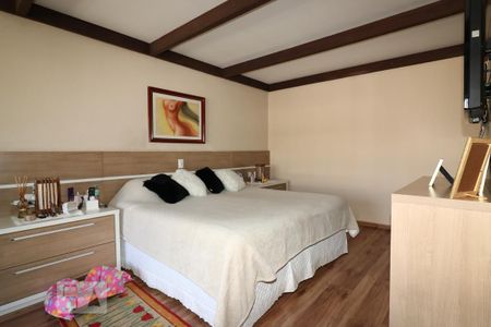 Casa à venda com 405m², 5 quartos e 4 vagas Casa à venda com 405m², 5 quartos e 4 vagasQuarto Suíte
