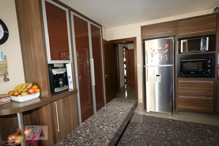 Casa à venda com 405m², 5 quartos e 4 vagas Casa à venda com 405m², 5 quartos e 4 vagasCozinha