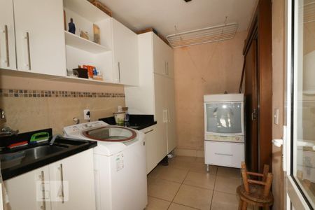 Casa à venda com 405m², 5 quartos e 4 vagas Casa à venda com 405m², 5 quartos e 4 vagasÁrea de Serviço