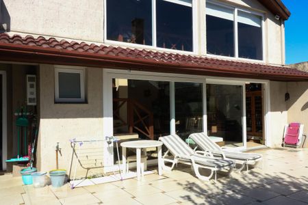 Casa à venda com 405m², 5 quartos e 4 vagas Casa à venda com 405m², 5 quartos e 4 vagasPiscina