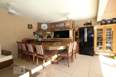 Casa à venda com 405m², 5 quartos e 4 vagas Casa à venda com 405m², 5 quartos e 4 vagasÁrea Gourmet
