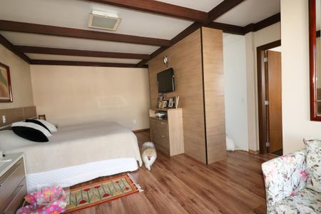 Casa à venda com 405m², 5 quartos e 4 vagas Casa à venda com 405m², 5 quartos e 4 vagasQuarto Suíte