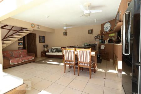 Casa à venda com 405m², 5 quartos e 4 vagas Casa à venda com 405m², 5 quartos e 4 vagasÁrea Gourmet