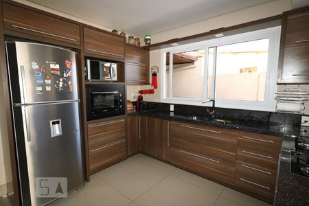 Casa à venda com 405m², 5 quartos e 4 vagas Casa à venda com 405m², 5 quartos e 4 vagasCozinha