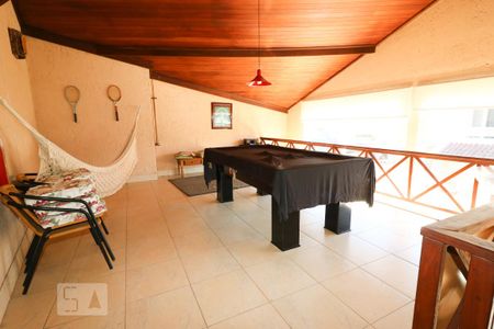 Casa à venda com 405m², 5 quartos e 4 vagas Casa à venda com 405m², 5 quartos e 4 vagasSala de Jogos