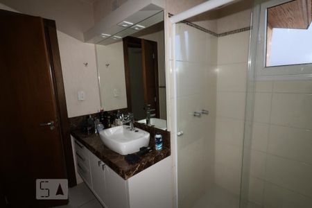 Casa à venda com 405m², 5 quartos e 4 vagas Casa à venda com 405m², 5 quartos e 4 vagasBanheiro 1
