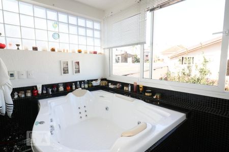 Casa à venda com 405m², 5 quartos e 4 vagas Casa à venda com 405m², 5 quartos e 4 vagasBanheiro da Suíte 1