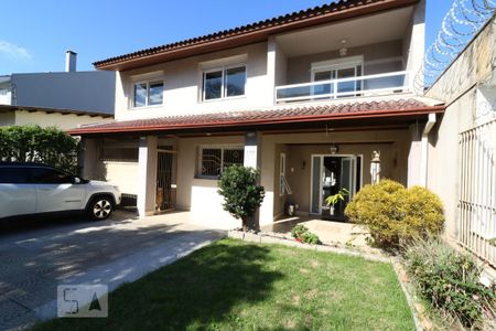 Casa à venda com 405m², 5 quartos e 4 vagas Casa à venda com 405m², 5 quartos e 4 vagasFachada