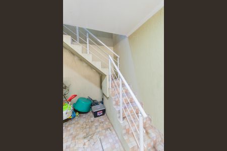 Casa à venda com 108m², 2 quartos e 2 vagasEscada