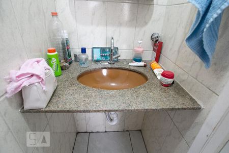 Apartamento para alugar com 58m², 2 quartos e 1 vagaDetalhe banheiro