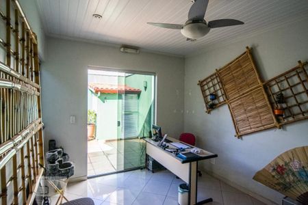 Casa à venda com 200m², 4 quartos e 3 vagasSala