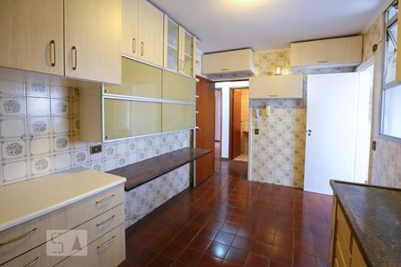 Apartamento à venda com 125m², 3 quartos e 2 vagasCozinha