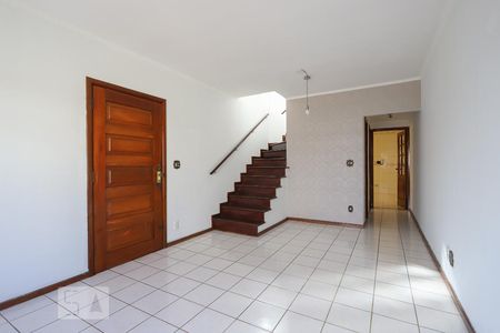 Sala de casa para alugar com 3 quartos, 350m² em Vila Carbone, São Paulo