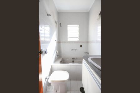 Casa para alugar com 350m², 3 quartos e 3 vagasBanheiro Social