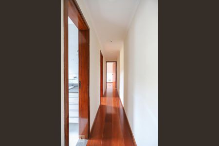 Corredor de casa para alugar com 3 quartos, 200m² em Vila Carbone, São Paulo