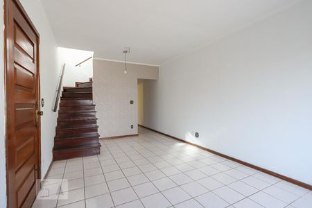 Sala de casa para alugar com 3 quartos, 350m² em Vila Carbone, São Paulo