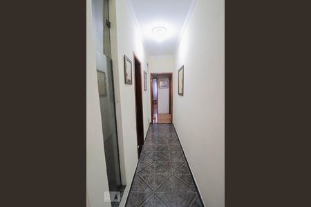 Casa à venda com 300m², 3 quartos e 4 vagas Casa à venda com 300m², 3 quartos e 4 vagasCorredor