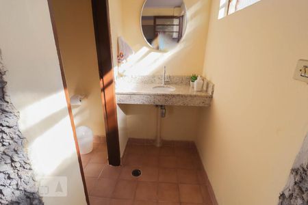 Casa à venda com 300m², 3 quartos e 4 vagas Casa à venda com 300m², 3 quartos e 4 vagasLavabo 2