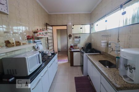 Casa à venda com 300m², 3 quartos e 4 vagas Casa à venda com 300m², 3 quartos e 4 vagasCozinha