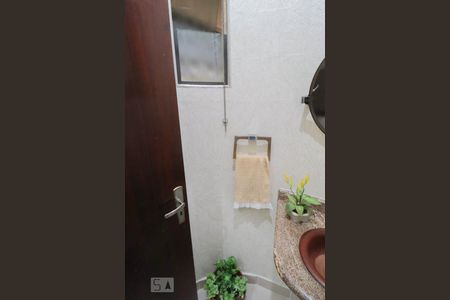 Casa à venda com 300m², 3 quartos e 4 vagas Casa à venda com 300m², 3 quartos e 4 vagasLavabo