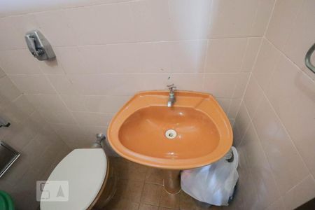 Casa à venda com 300m², 3 quartos e 4 vagas Casa à venda com 300m², 3 quartos e 4 vagasBanheiro de Serviço