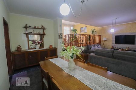 Casa à venda com 300m², 3 quartos e 4 vagas Casa à venda com 300m², 3 quartos e 4 vagasSala de Jantar