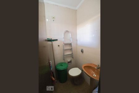 Casa à venda com 300m², 3 quartos e 4 vagas Casa à venda com 300m², 3 quartos e 4 vagasBanheiro de Serviço