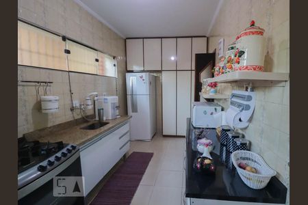 Casa à venda com 300m², 3 quartos e 4 vagas Casa à venda com 300m², 3 quartos e 4 vagasCozinha