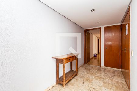 Apartamento para alugar com 240m², 4 quartos e 3 vagas Apartamento para alugar com 240m², 4 quartos e 3 vagasCorredor