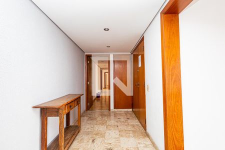 Apartamento para alugar com 240m², 4 quartos e 3 vagas Apartamento para alugar com 240m², 4 quartos e 3 vagasCorredor
