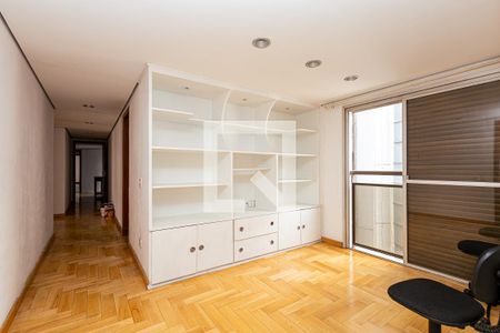 Apartamento para alugar com 240m², 4 quartos e 3 vagas Apartamento para alugar com 240m², 4 quartos e 3 vagasCorredor