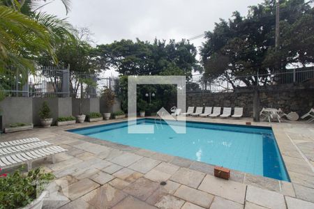 Apartamento para alugar com 240m², 4 quartos e 3 vagas Apartamento para alugar com 240m², 4 quartos e 3 vagasÁrea comum - Piscina