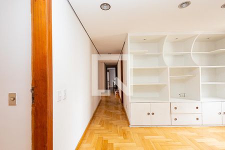 Apartamento para alugar com 240m², 4 quartos e 3 vagas Apartamento para alugar com 240m², 4 quartos e 3 vagasCorredor