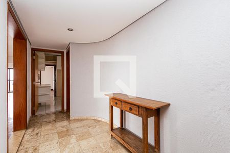 Apartamento para alugar com 240m², 4 quartos e 3 vagas Apartamento para alugar com 240m², 4 quartos e 3 vagasCorredor