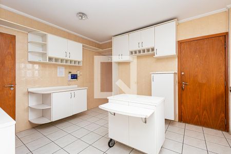 Apartamento para alugar com 240m², 4 quartos e 3 vagas Apartamento para alugar com 240m², 4 quartos e 3 vagasCozinha