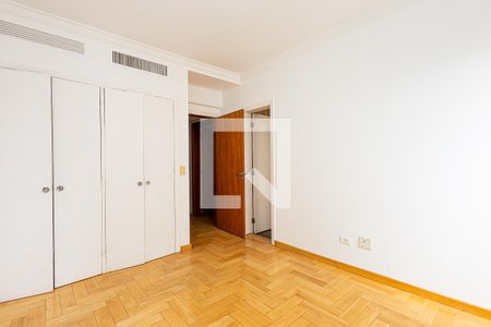 Apartamento para alugar com 240m², 4 quartos e 3 vagas Apartamento para alugar com 240m², 4 quartos e 3 vagasSuíte 2