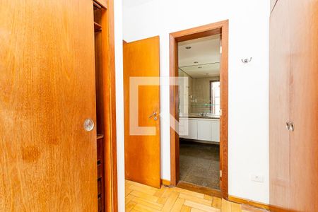 Apartamento para alugar com 240m², 4 quartos e 3 vagas Apartamento para alugar com 240m², 4 quartos e 3 vagasCloset da suíte 1