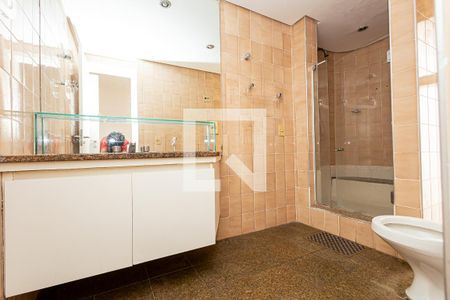 Apartamento para alugar com 240m², 4 quartos e 3 vagas Apartamento para alugar com 240m², 4 quartos e 3 vagasBanheiro da Suíte 2