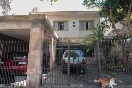 Casa para alugar com 150m², 3 quartos e 2 vagas Casa para alugar com 150m², 3 quartos e 2 vagasFachada