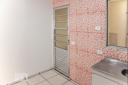 Cozinha de casa para alugar com 2 quartos, 65m² em Jardim Casa Pintada, São Paulo