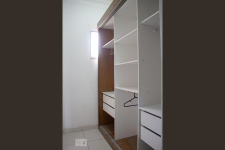 Closet de casa para alugar com 2 quartos, 190m² em Vila Nova Manchester, São Paulo