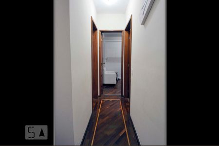 Corredor dos Quartos  de apartamento para alugar com 2 quartos, 58m² em Jardim Ester, São Paulo