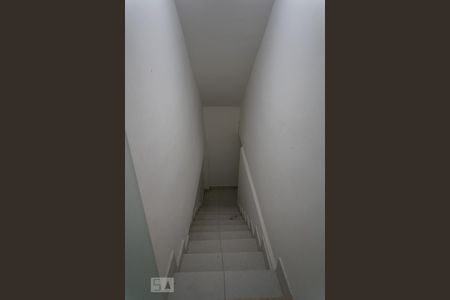 Casa para alugar com 100m², 2 quartos e sem vagaEscadas