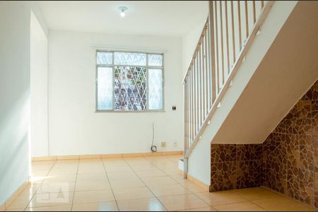 Sala de casa para alugar com 3 quartos, 120m² em Marechal Hermes, Rio de Janeiro