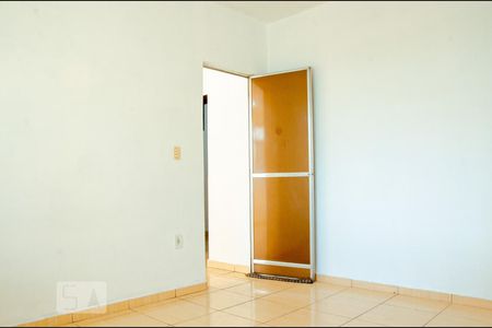 Quarto 1 de casa para alugar com 3 quartos, 120m² em Marechal Hermes, Rio de Janeiro