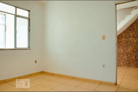 Quarto 1 de casa para alugar com 3 quartos, 120m² em Marechal Hermes, Rio de Janeiro