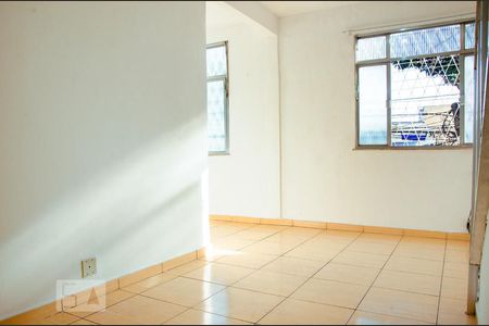 Sala de casa para alugar com 3 quartos, 120m² em Marechal Hermes, Rio de Janeiro