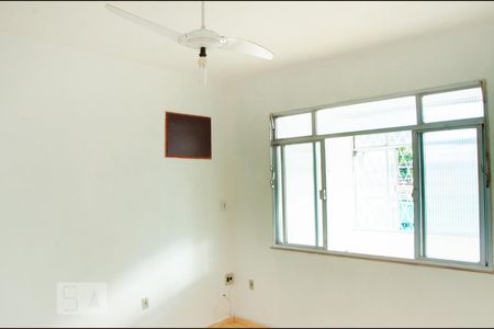 Quarto 1 de casa para alugar com 3 quartos, 120m² em Marechal Hermes, Rio de Janeiro